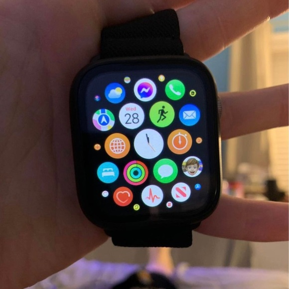 apple watch series 4- phone connects i'm just not connected to it